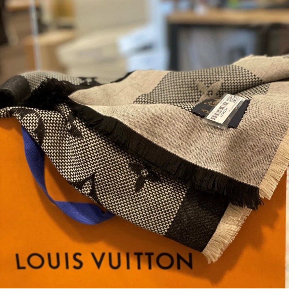 Louis Vuitton scarf